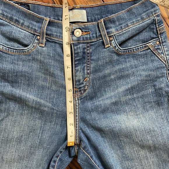 Levi’s Perfectly Slimming Sequined Jean Short 10 - Picture 9 of 17